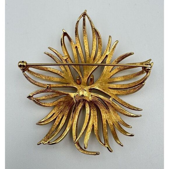 Monet Signed Gold Tone Textured Abstract Leaf Vintage Brooch Pin Jewelry - Picture 2 of 7